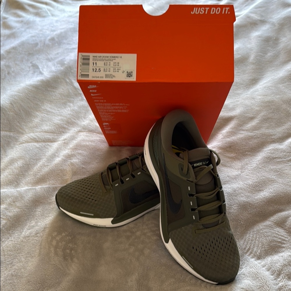 Nike air zoom Vomero 16 Men's Olive/black Running Shoes